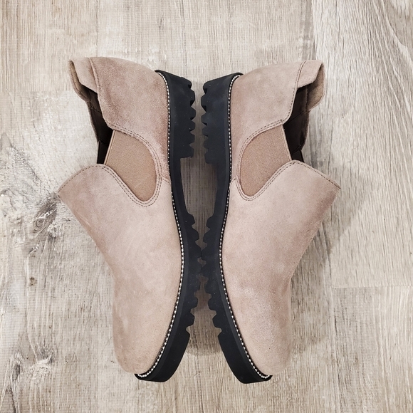 NEW Blondo Gray Suede Ankle Boot - Picture 7 of 9